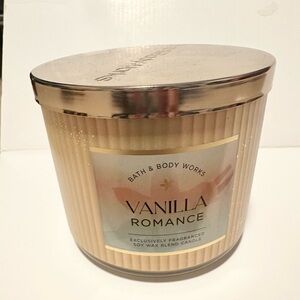 Bath & Body Works Vanilla Romance Candle